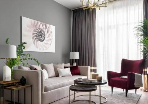 Бургунди и бархат: как оживить 57 кв. 01
