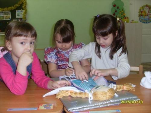 Кукла - тренажер.  Навыки самообслуживания, в частности - навыки одевания, совершенно необходимы в повседневной жизни. 04