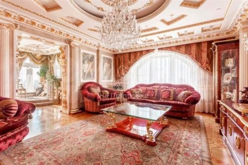 y метро Аэропорт продается квартира с дизайном от церетели. 01