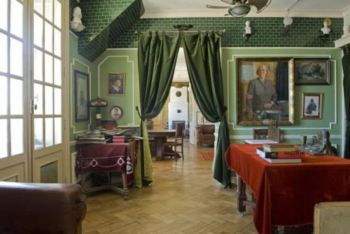 А это - парк советского периода Сергея Бобовникова. 03