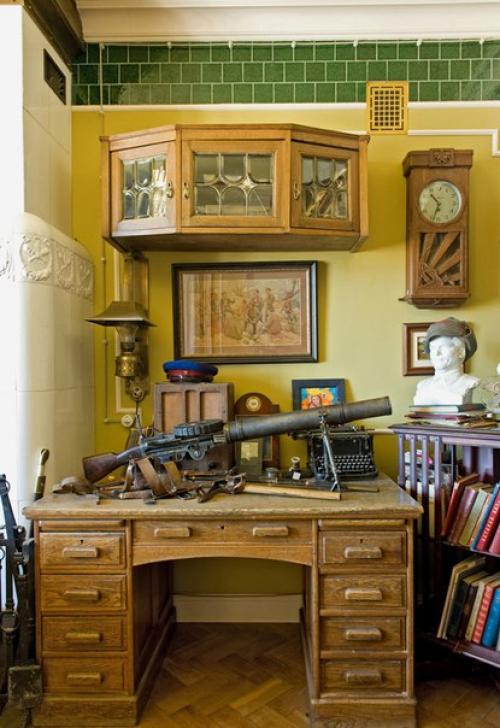 А это - парк советского периода Сергея Бобовникова. 02