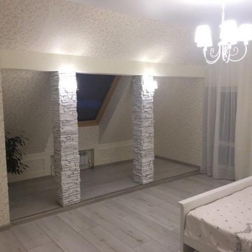 Интерьер нашей скромной спальни на мансарде. 04