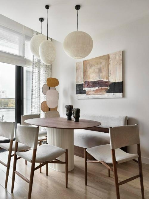 Заказчица - юрист с сдержанным характером - обратилась в студию Design is Fine, чтобы превратить квартиру в пространство покоя и восстановления. 01