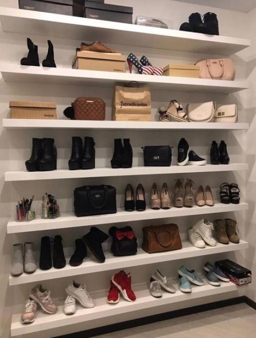 Просторный дом. Оформленный в современном стиле. 01