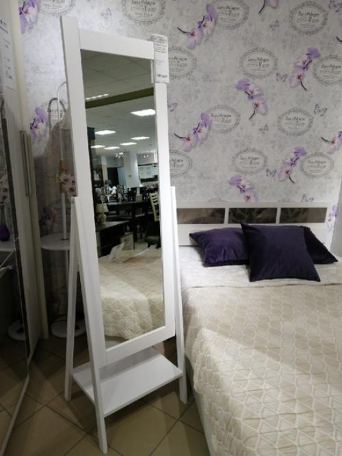 Зеркала- это доступный способ привнести больше света и повысить эстетическую привлекательность комнаты. 03