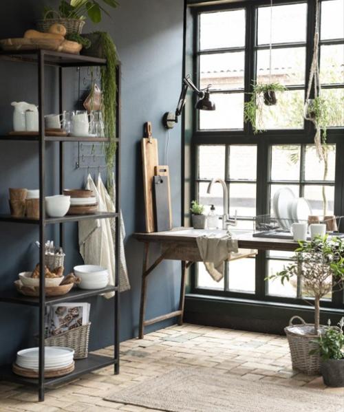 Открытые полки на кухне. 01