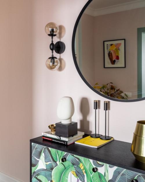 Владельцы квартиры общей площадью 74 квадратных метра - семья из трех человек. 04