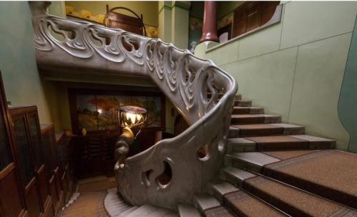 Чуковский называл этот дом Гадким, а мы им восхищаемся. 06