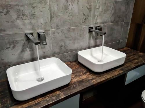 Мы приветствуем всех любителей стиля и функциональности ванной комнаты! 01