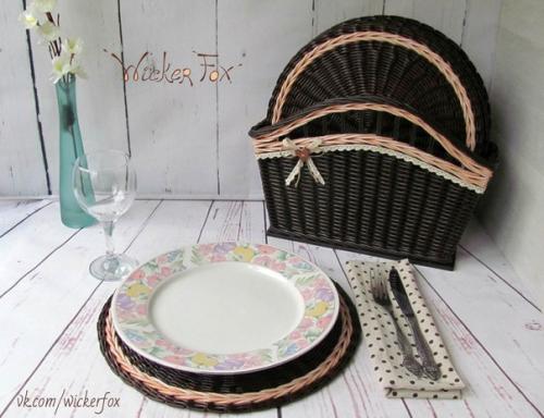 Плетёные корзины в интерьере кухни многие хозяйки ломают головы над тем, как и где хранить овощи и фрукты. 06