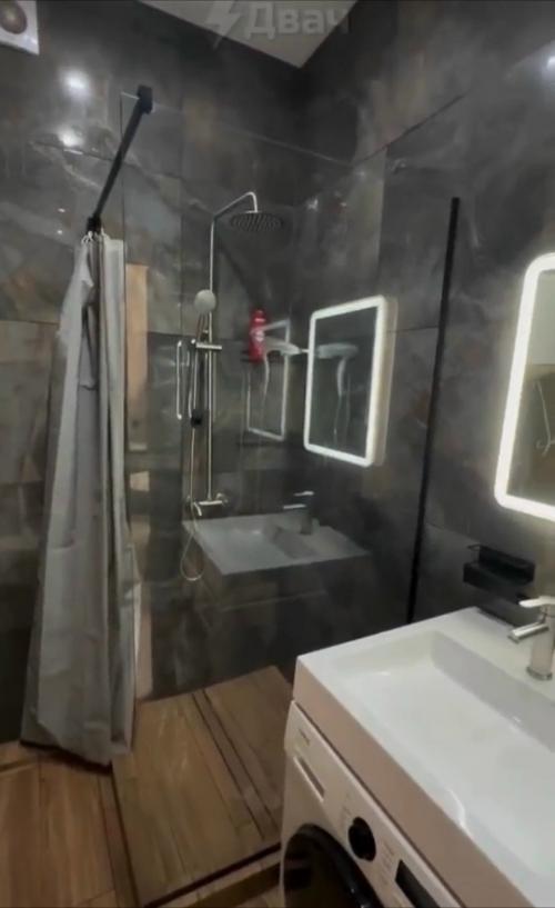 Мужчина переехал в гараж из-за неподъёмных цен на квартиры и ремонт. 02