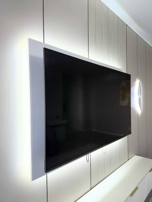 Устали от беспорядка под телевизором и проводов на виду? 08