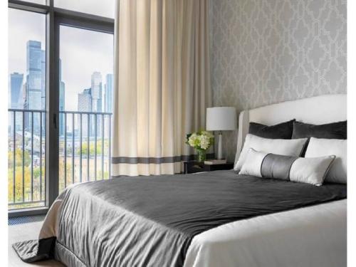 Бургунди и бархат: как оживить 57 кв. 06