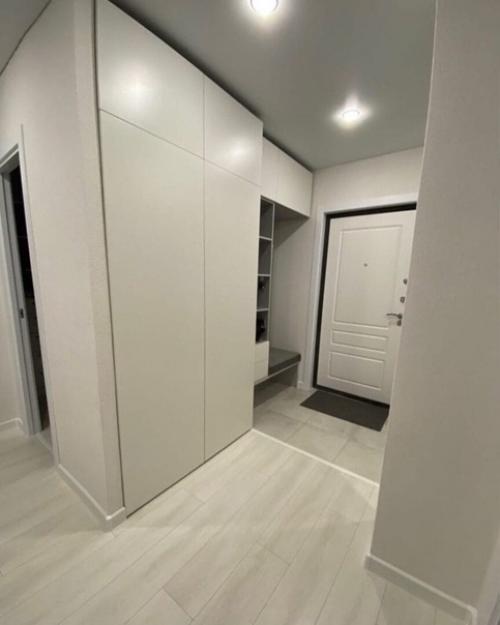 Дизайн квартиры получился спокойным без вырвиглазных красок. 06