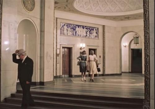 - Здрасьте.  - Здравствуйте.  - Мы к Тихомировым! 02