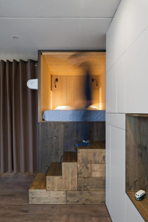 Архитекторы Studio Bazi проработали интерьер квартиры площадью всего 35 квадратных метров в Москве. 03