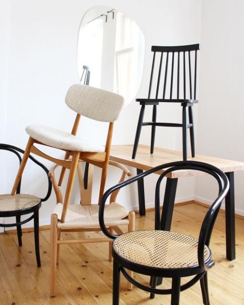 Разные стулья в одной комнате. 01