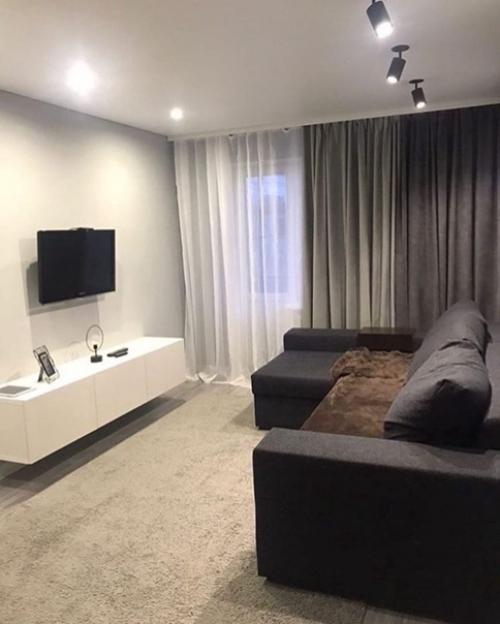 Детали интерьера квартиры со свежим ремонтом.