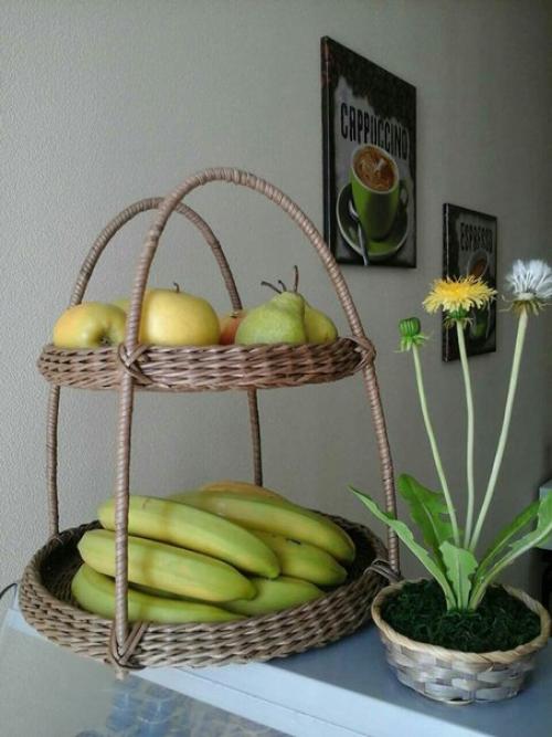 Плетёные корзины в интерьере кухни многие хозяйки ломают головы над тем, как и где хранить овощи и фрукты. 05