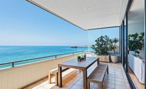 В гостях у чудо - женщины: Галь гадот показала виллу в малибу. 07