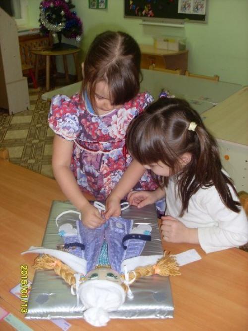 Кукла - тренажер.  Навыки самообслуживания, в частности - навыки одевания, совершенно необходимы в повседневной жизни. 05