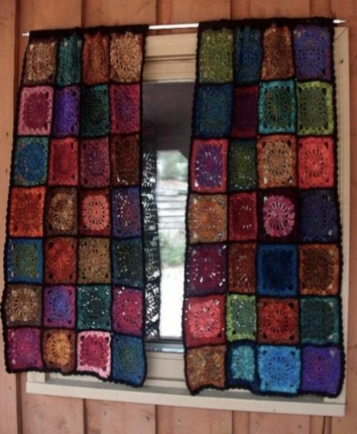 Вязаные шторы в интерьере. 06