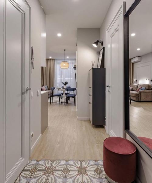 Реализованный проект уютной светлой кухни - гостиной. 04