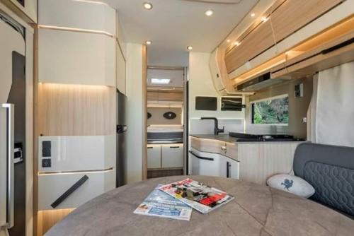 Florium Wincester 71 LMF Millenium: интеграл с центральной кроватью и гостиной лицом к лицу, предлагаемый здесь в качестве специальной серии. 02