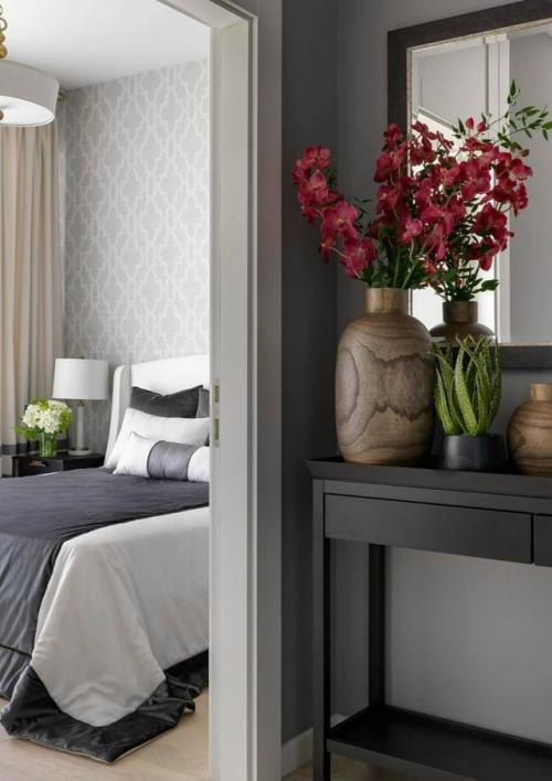 Бургунди и бархат: как оживить 57 кв. 05