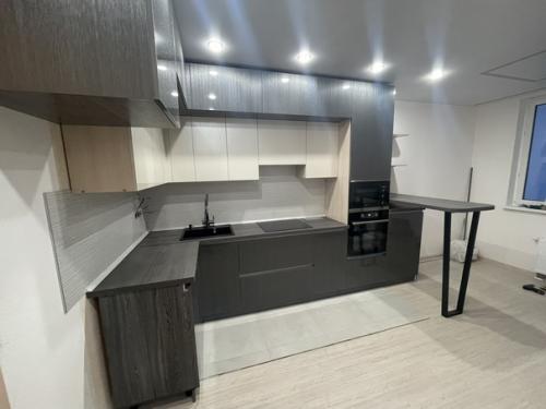 Принес вам отличный проект кухни с барной стойкой. 02