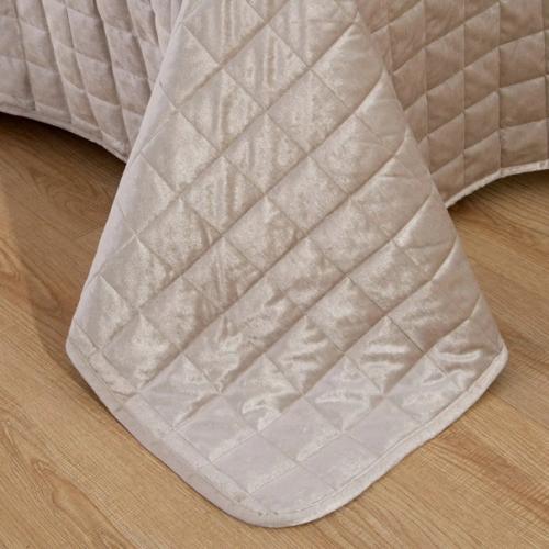 Велюровое покрывало - прекрасное дополнение интерьера спальни или гостиной, которое внесёт в пространство особую энергетику домашнего уюта. 07