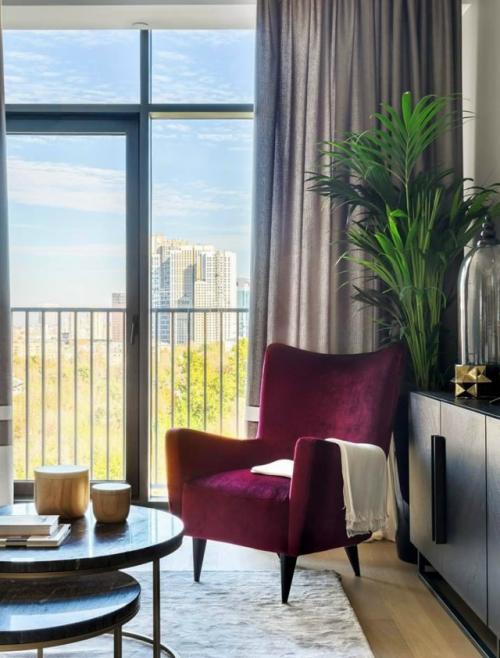 Бургунди и бархат: как оживить 57 кв. 03