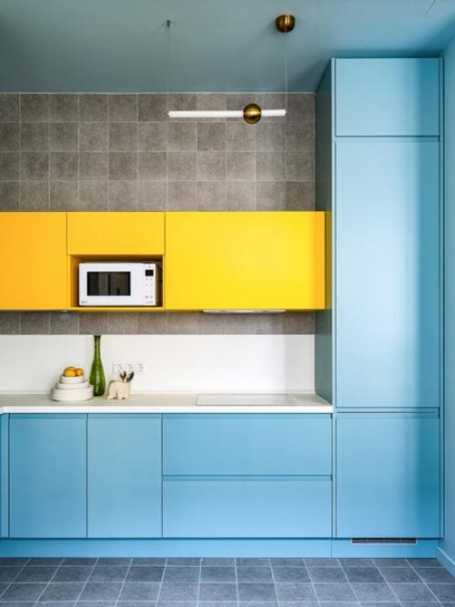 Дизайнер Наталия турченко рассказывает, как ей удалось создать красочный запоминающийся интерьер и сохранить исторические детали. 01