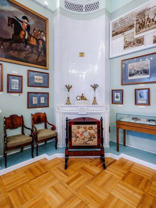 За красивый фасадом классического особняка Лопухиных - станицкой на улице пречистенка, хранится уцелевшая драгоценность - интерьеры 1817 года! 05