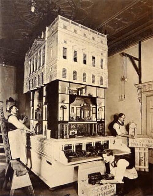 Взрослые игры: кукольный домик в интерьере. 08