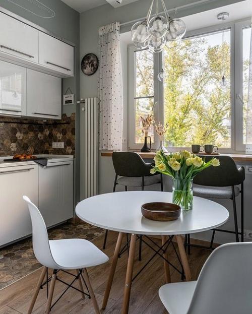 Интерьер этой квартиры в тихом центре Москвы интересен не только эстетическими решениями, но и планировкой со спальней - кладовой. 03