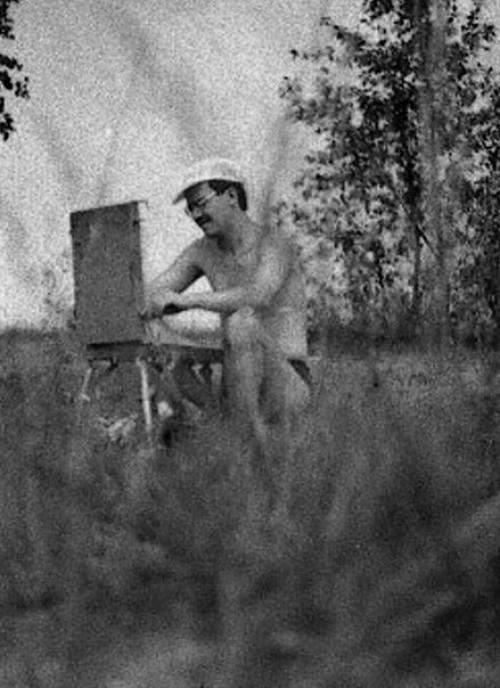 Раннее августовское утро заливало потоком яростного солнца маленькую комнатку избы в горесловке, где мы остановились, на левом берегу волги. 02