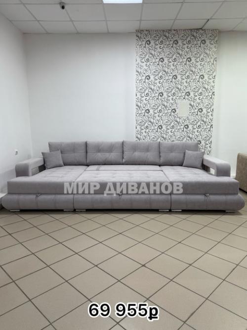 П - образный диван отлично подходит для большой гостиной, создавая уютную зону для отдыха всей семьи! 04