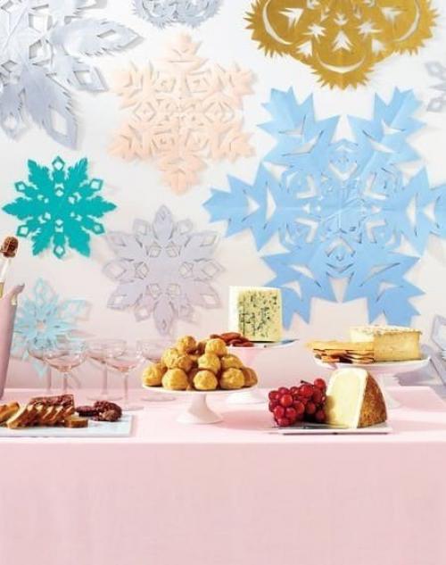 Все привыкли вырезать маленькие снежинки? 05