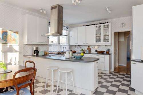 Это шведская вилла в 1905-м году построена. 04