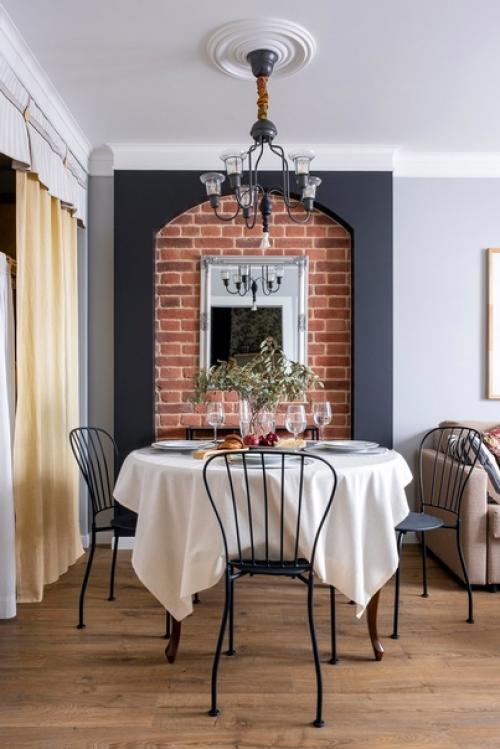 Небольшая двухкомнатная квартира с кухней в коридоре. 02