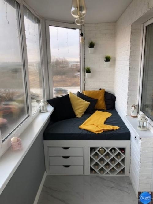 Долго выбирали материалы и цвета для нашего балкона. 02