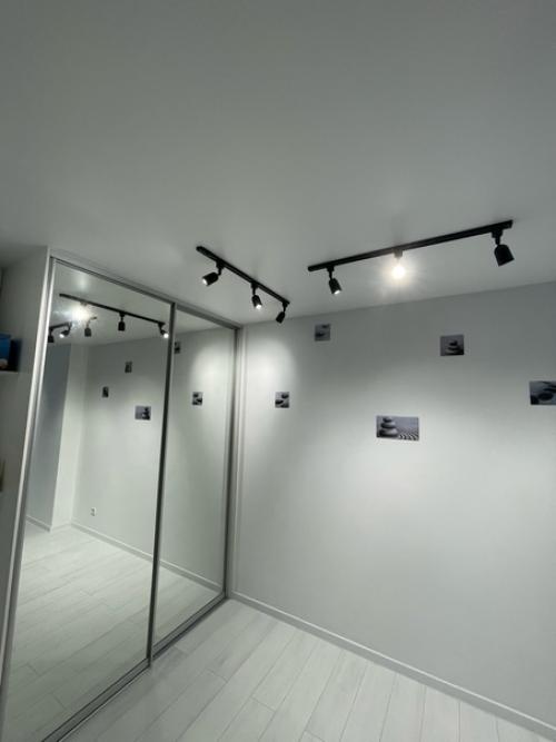 Натяжной потолок и трековое освещение. 03