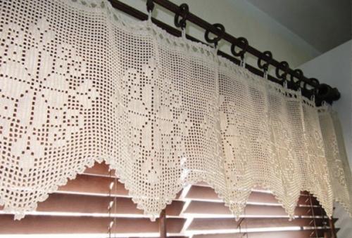 Вязаные шторы в интерьере. 01