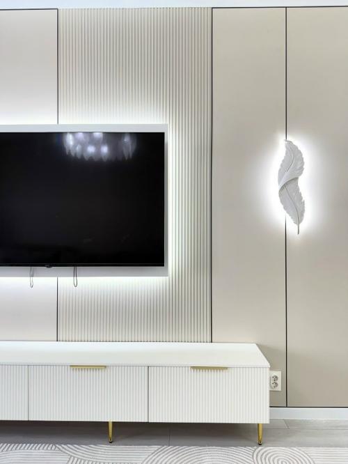 Устали от беспорядка под телевизором и проводов на виду? 
