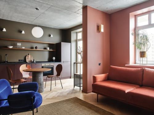 Заказчица этой квартиры работает в сфере моды и тонко чувствует цвет и стиль. 02