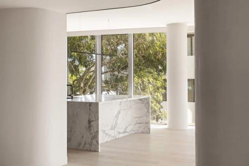 Австралийская архитектурная студия Wood Marsh завершила работу над домом в пригороде Мельбурна праран. 06