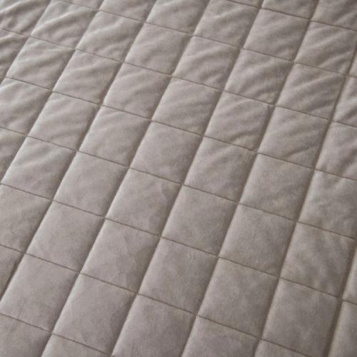 Велюровое покрывало - прекрасное дополнение интерьера спальни или гостиной, которое внесёт в пространство особую энергетику домашнего уюта. 03