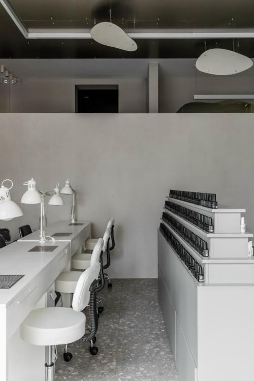 Этот интерьер построен на ощущениях - чистоте, свете и внутреннем спокойствии. 01