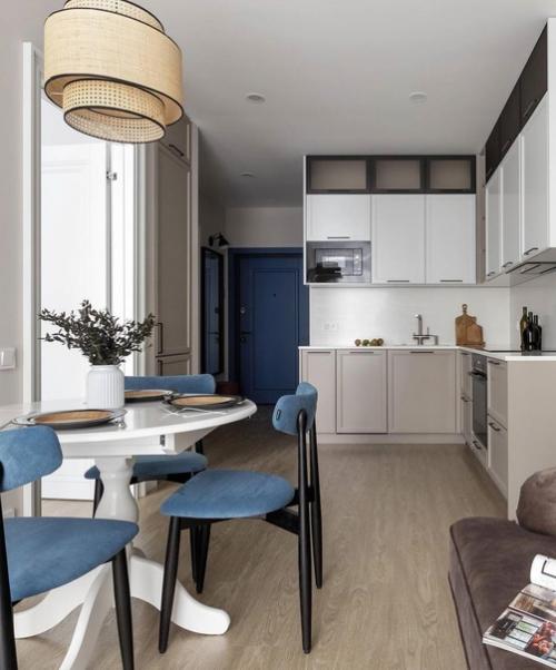 Реализованный проект уютной светлой кухни - гостиной. 02